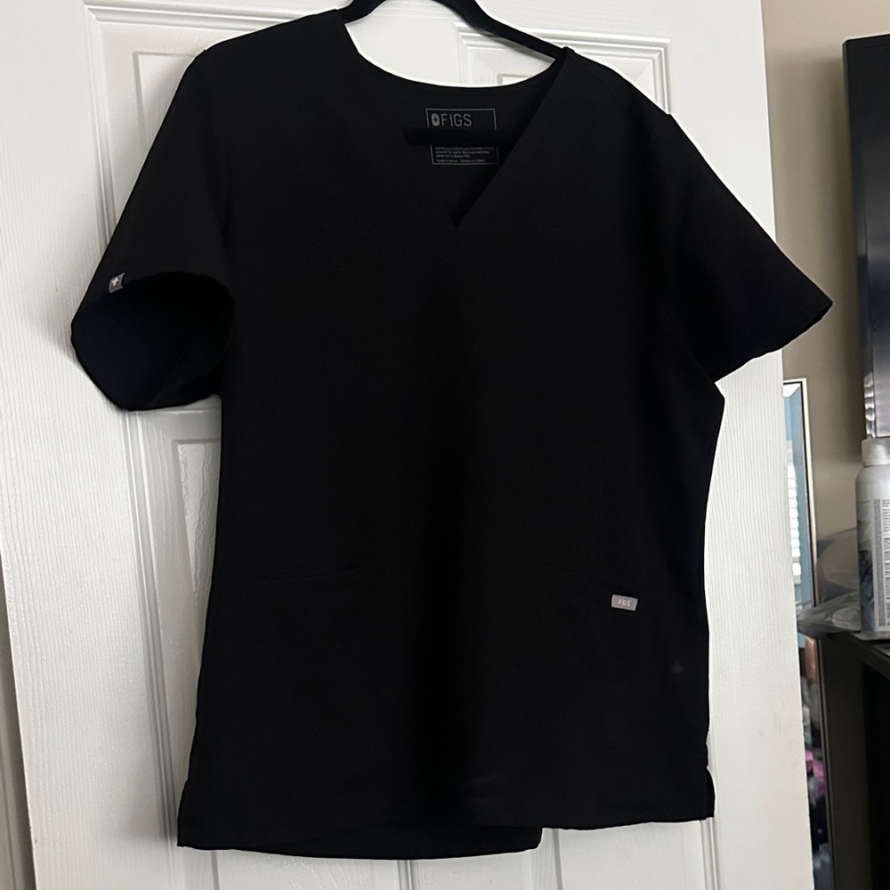 FIGS Women’s Black Shirt